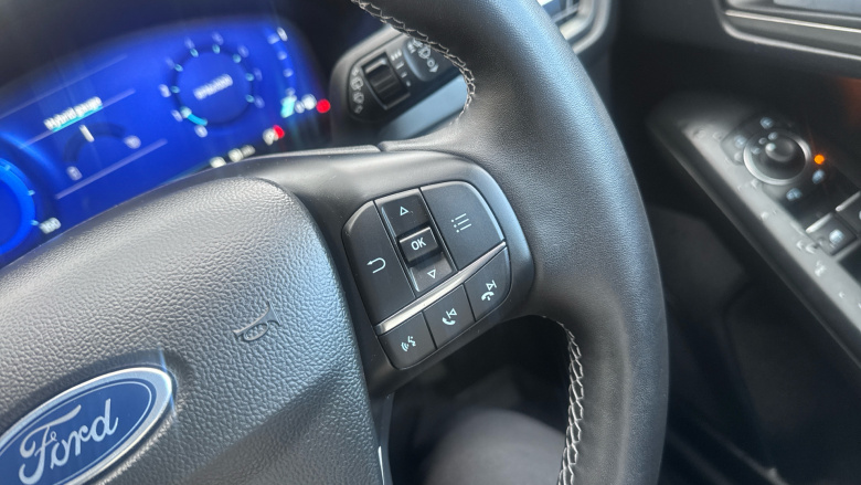 Ford Focus 1.0 EcoBoost Hybrid mHEV 155 Titanium Vignale 5dr Petrol Hatchback